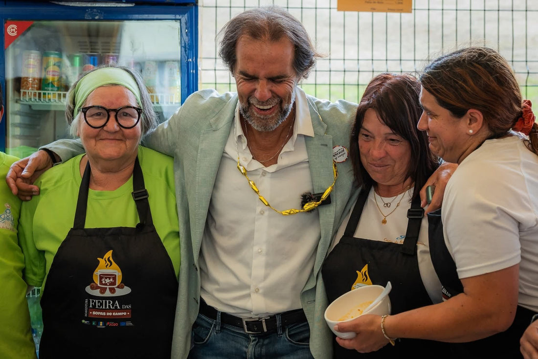 colares no espetro comem sopa em festa